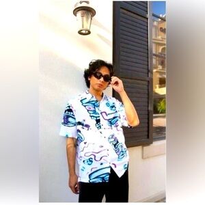 Urban Outfitters UO Face Print Short Sleeve Button Down Shirt Sz Medium